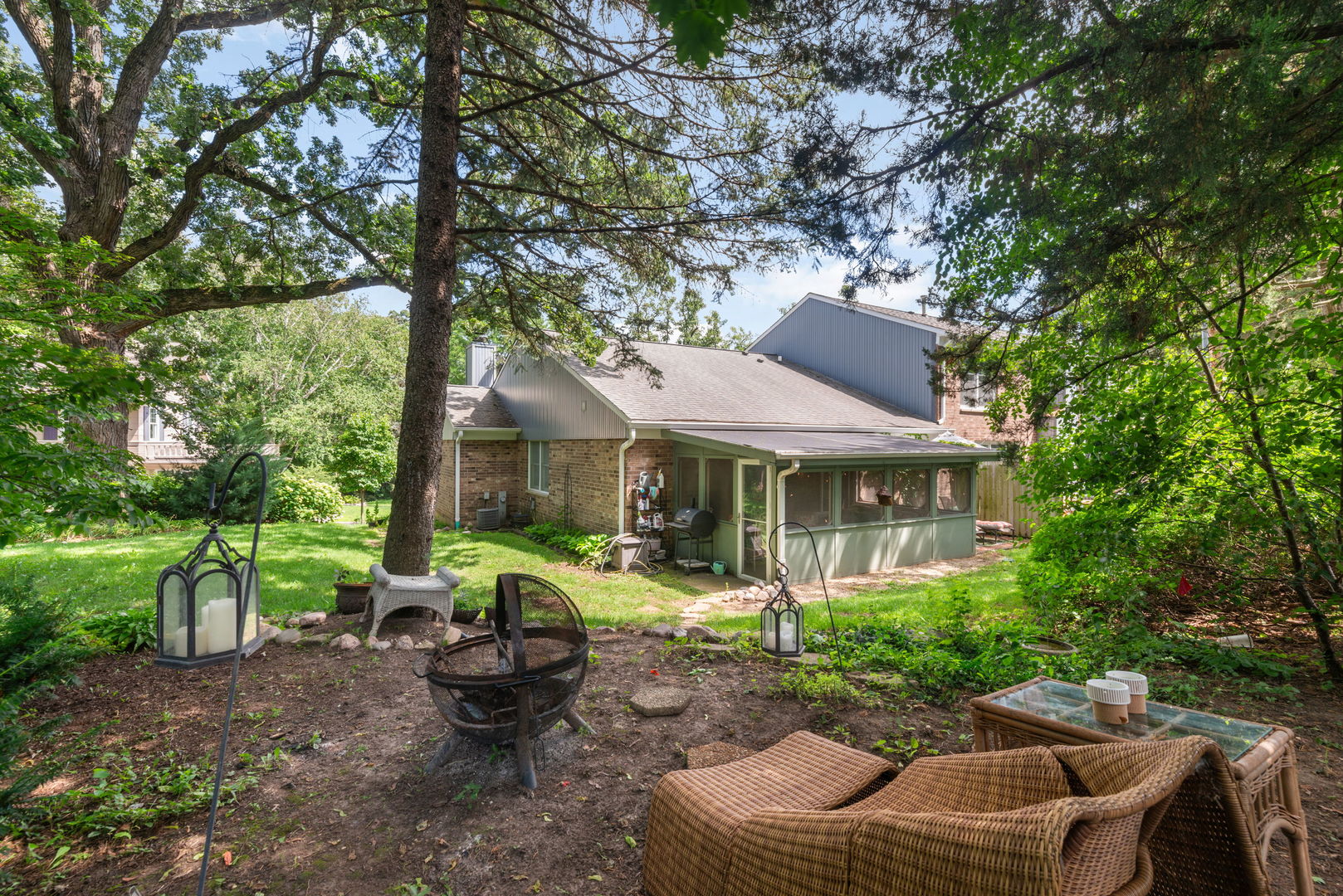 818 Evernia Court, Geneva, IL 60134