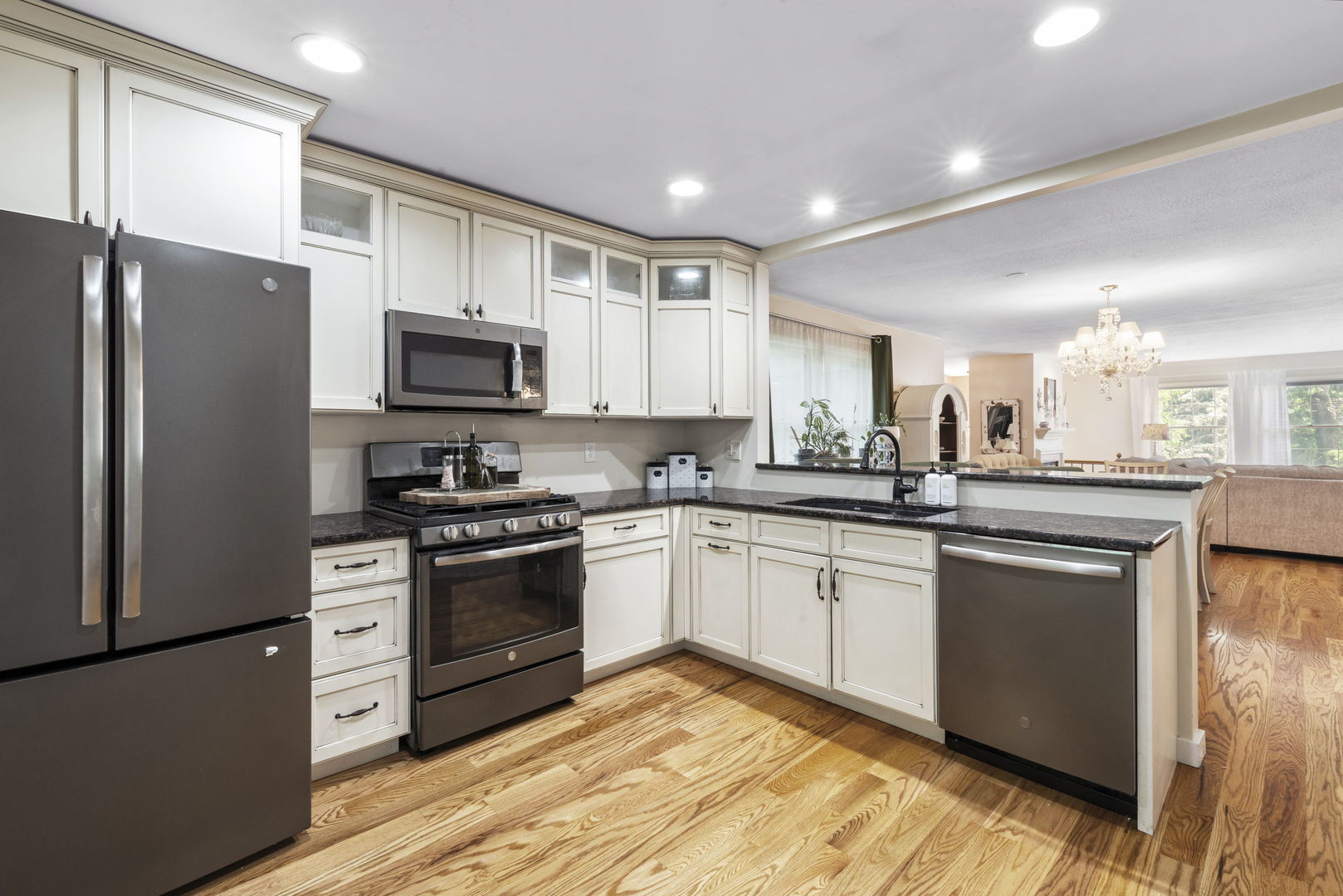 818 Evernia Court, Geneva, IL 60134
