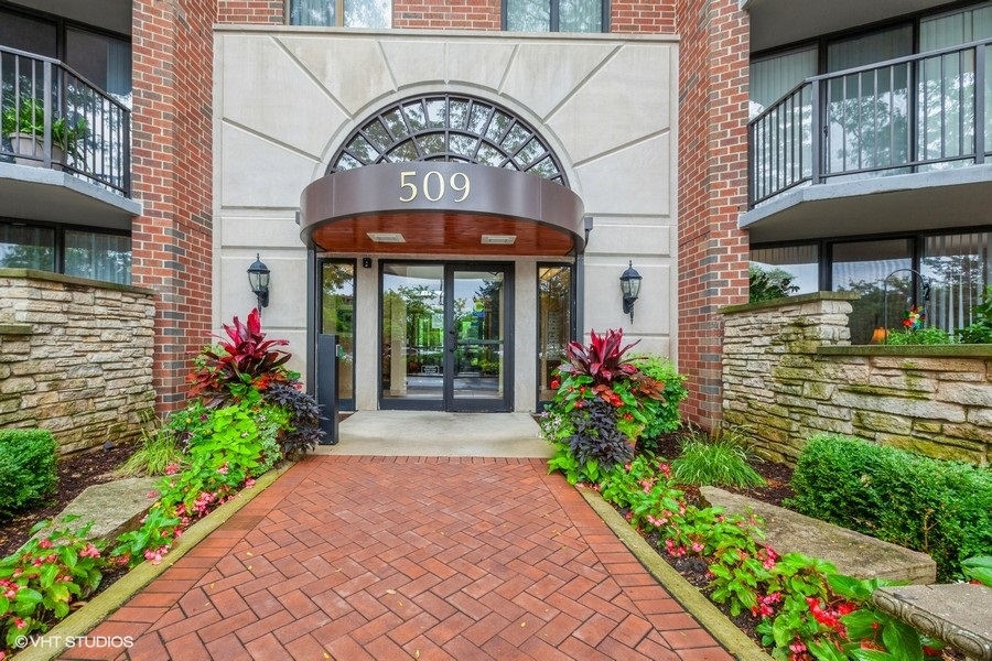 509 Aurora Avenue #409, Naperville, IL 60540