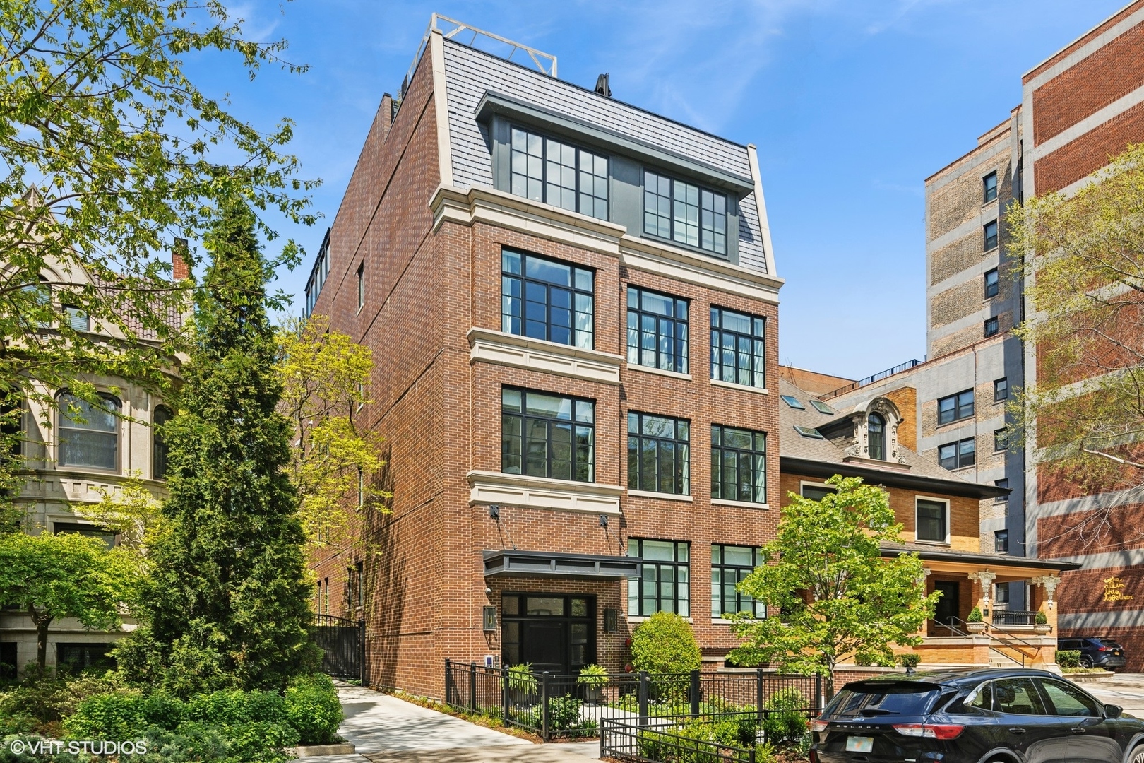 454 W Barry Avenue #1, Chicago, IL 60657