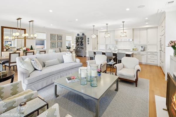 454 W Barry Avenue #1, Chicago, IL 60657