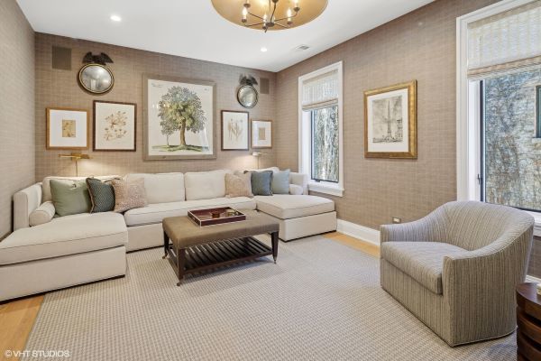 454 W Barry Avenue #1, Chicago, IL 60657