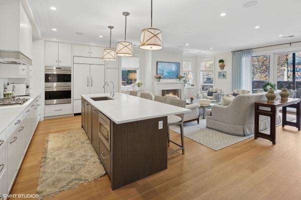 454 W Barry Avenue #1, Chicago, IL 60657