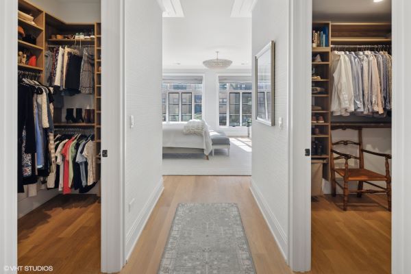 454 W Barry Avenue #1, Chicago, IL 60657