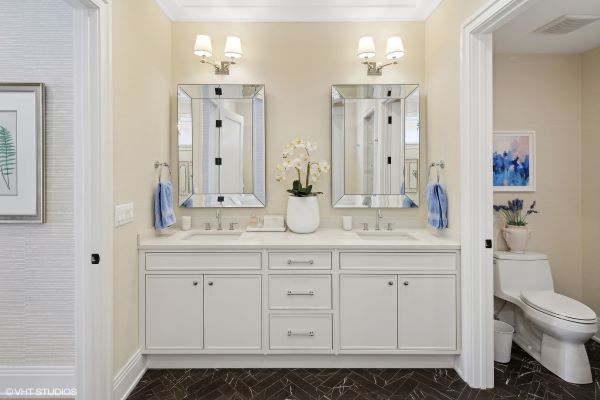 454 W Barry Avenue #1, Chicago, IL 60657