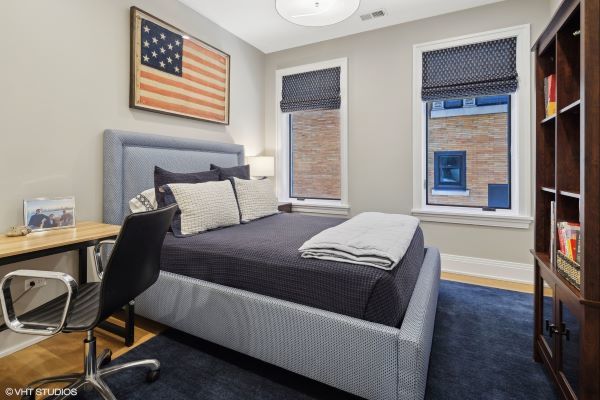 454 W Barry Avenue #1, Chicago, IL 60657
