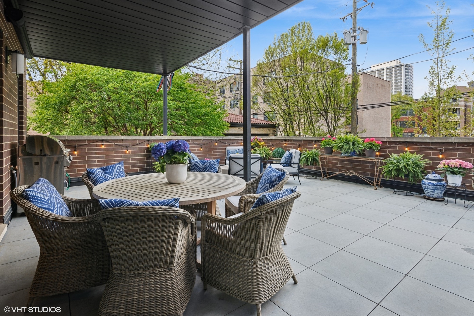 454 W Barry Avenue #1, Chicago, IL 60657