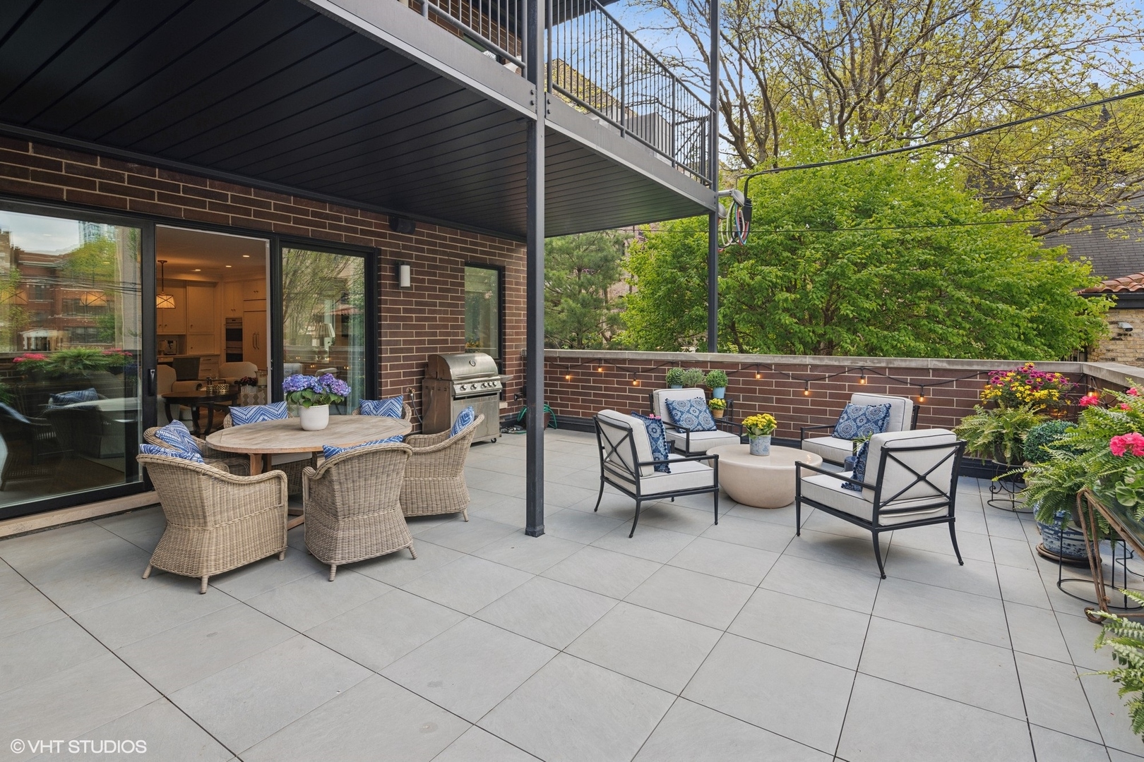 454 W Barry Avenue #1, Chicago, IL 60657