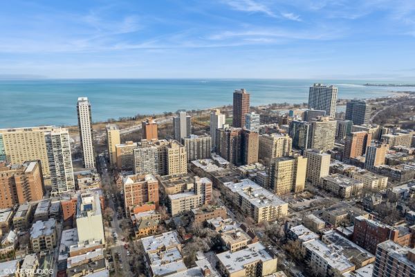 454 W Barry Avenue #1, Chicago, IL 60657