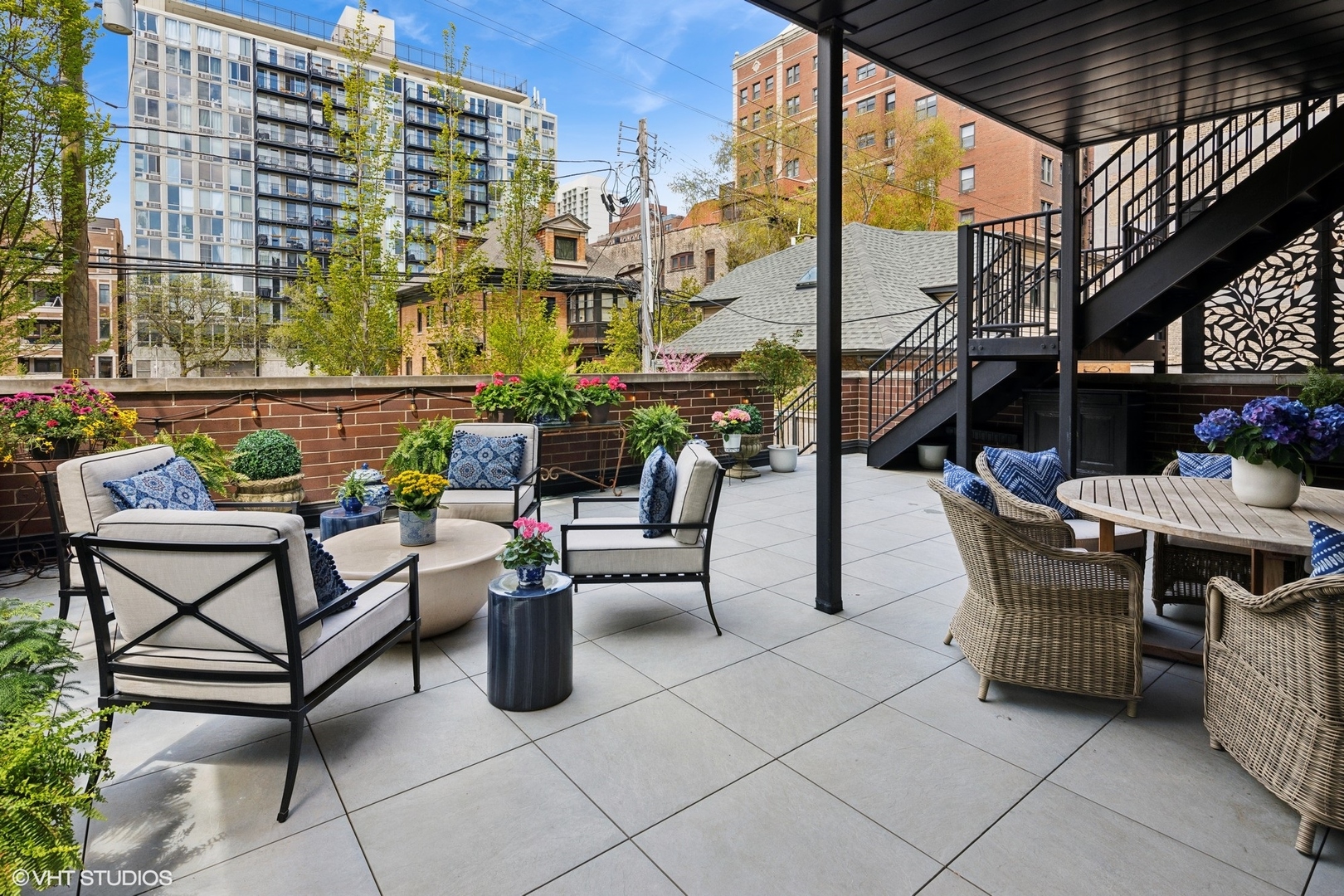 454 W Barry Avenue #1, Chicago, IL 60657