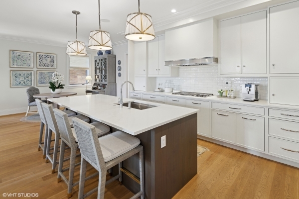 454 W Barry Avenue #1, Chicago, IL 60657