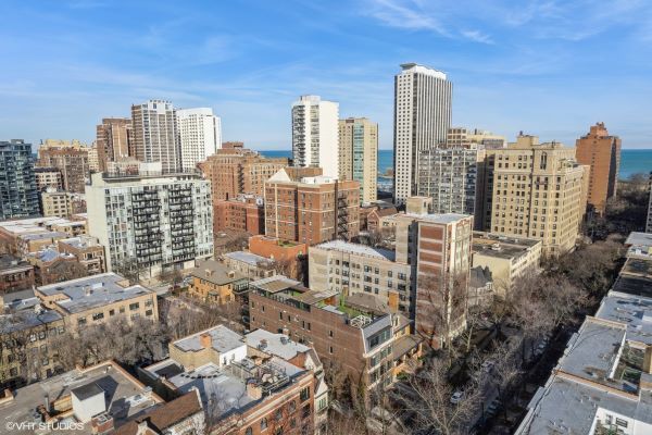 454 W Barry Avenue #1, Chicago, IL 60657