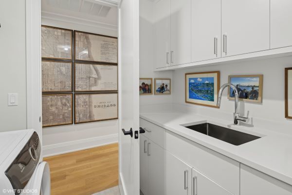 454 W Barry Avenue #1, Chicago, IL 60657