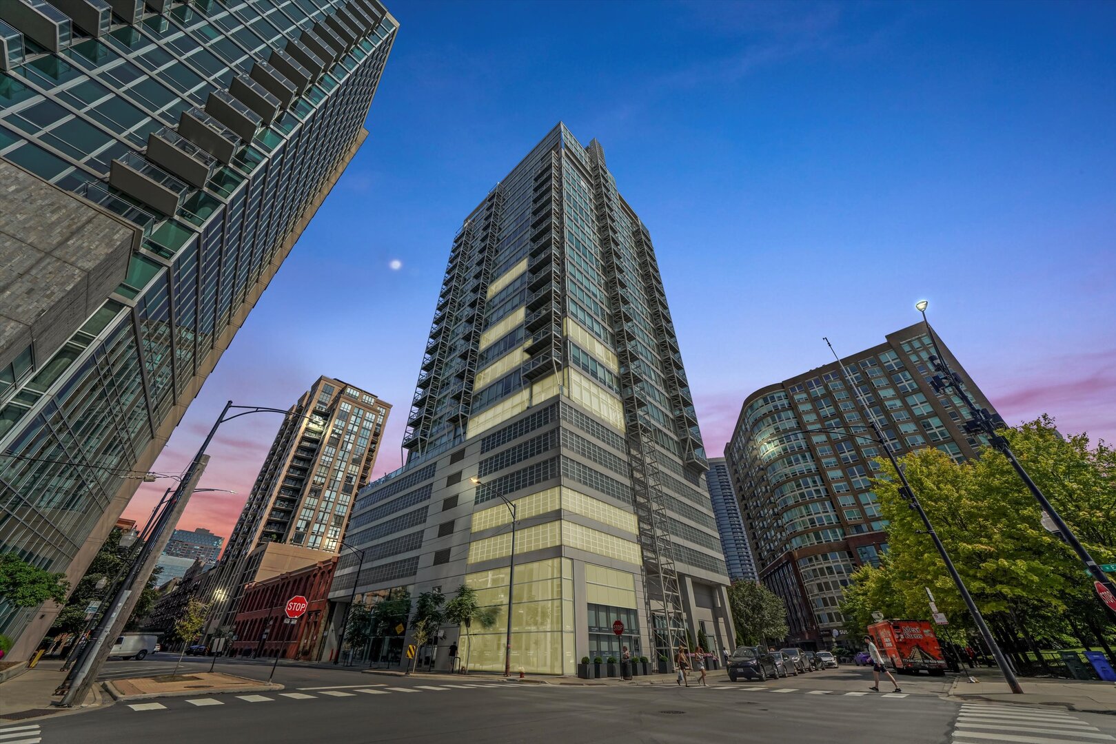 653 N Kingsbury Street #2106, Chicago, IL 60654