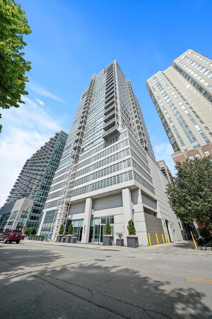 653 N Kingsbury Street #2106, Chicago, IL 60654