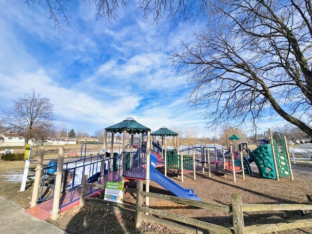 1061 Daniel Court, Lombard, IL 60148