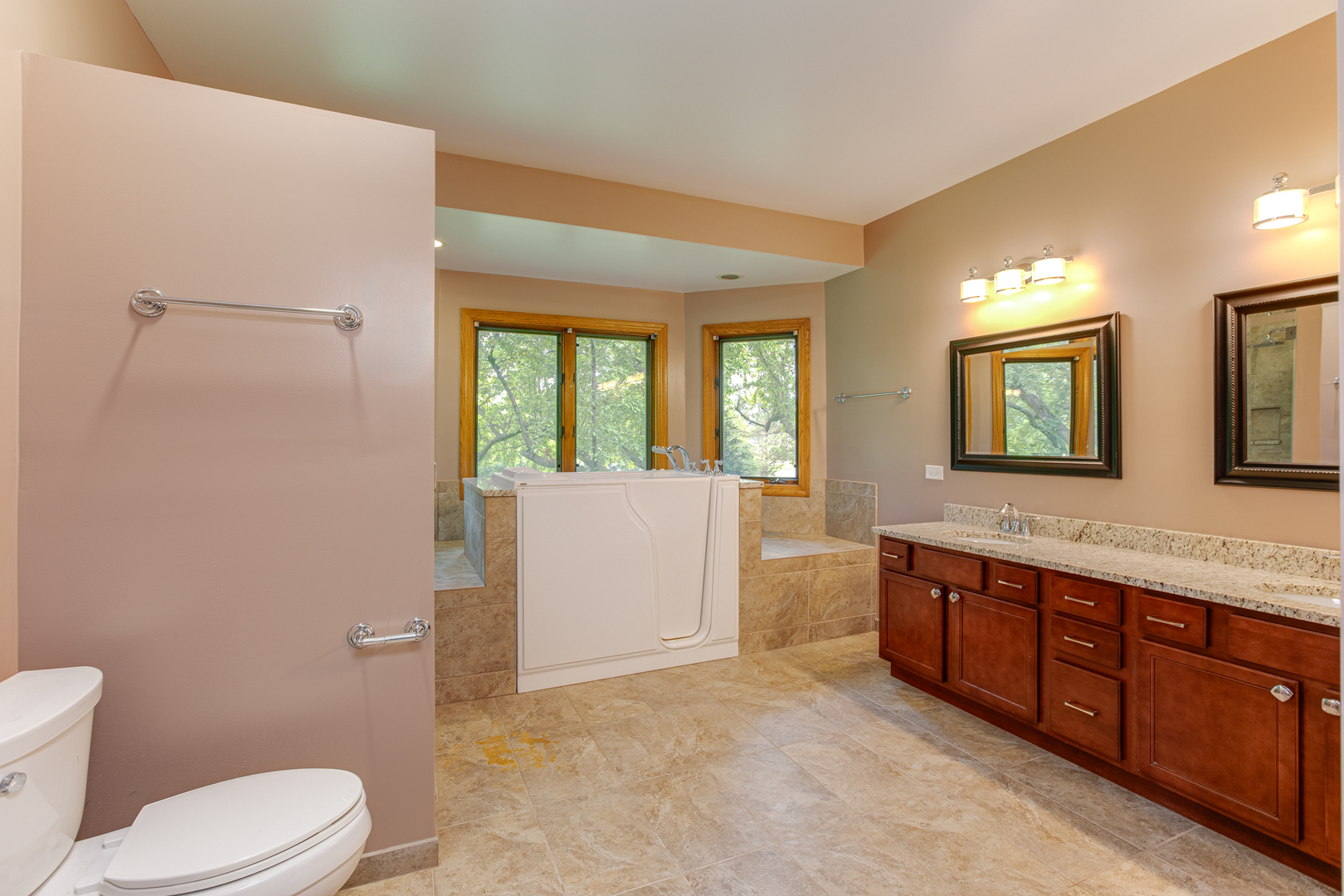 29W354 Beech Court, West Chicago, IL 60185