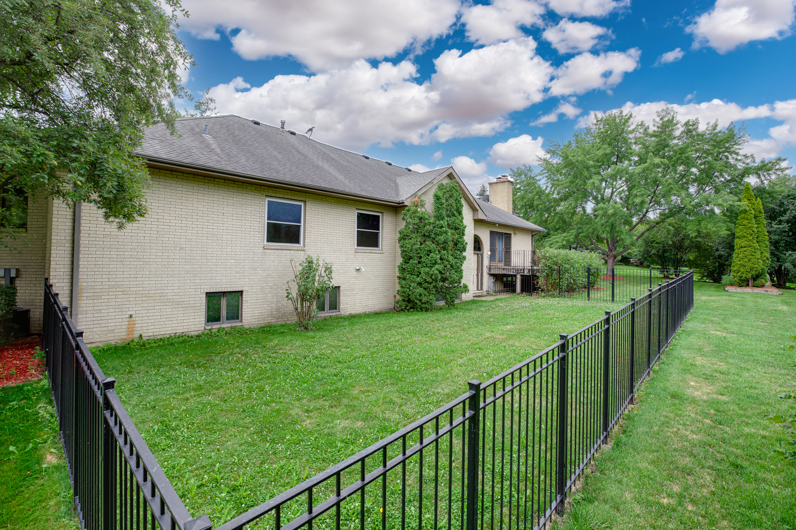 29W354 Beech Court, West Chicago, IL 60185