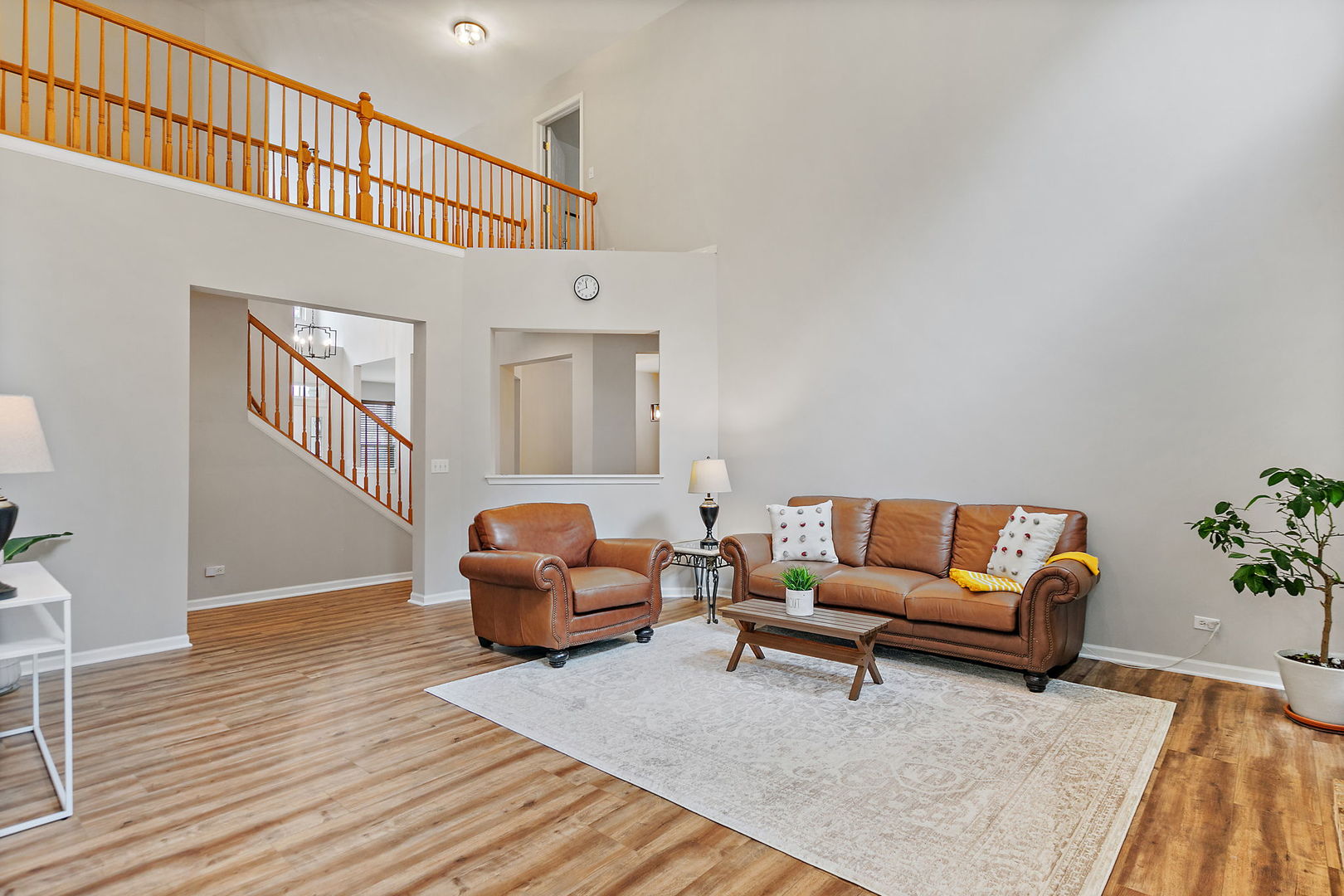 806 VIEWPOINTE Drive, St. Charles, IL 60174