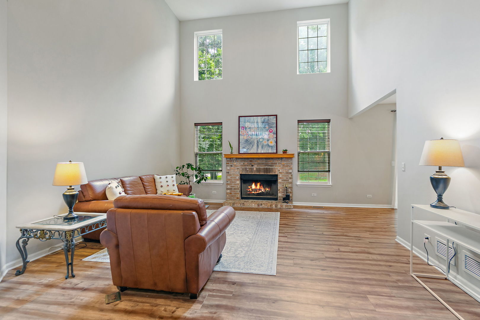 806 VIEWPOINTE Drive, St. Charles, IL 60174