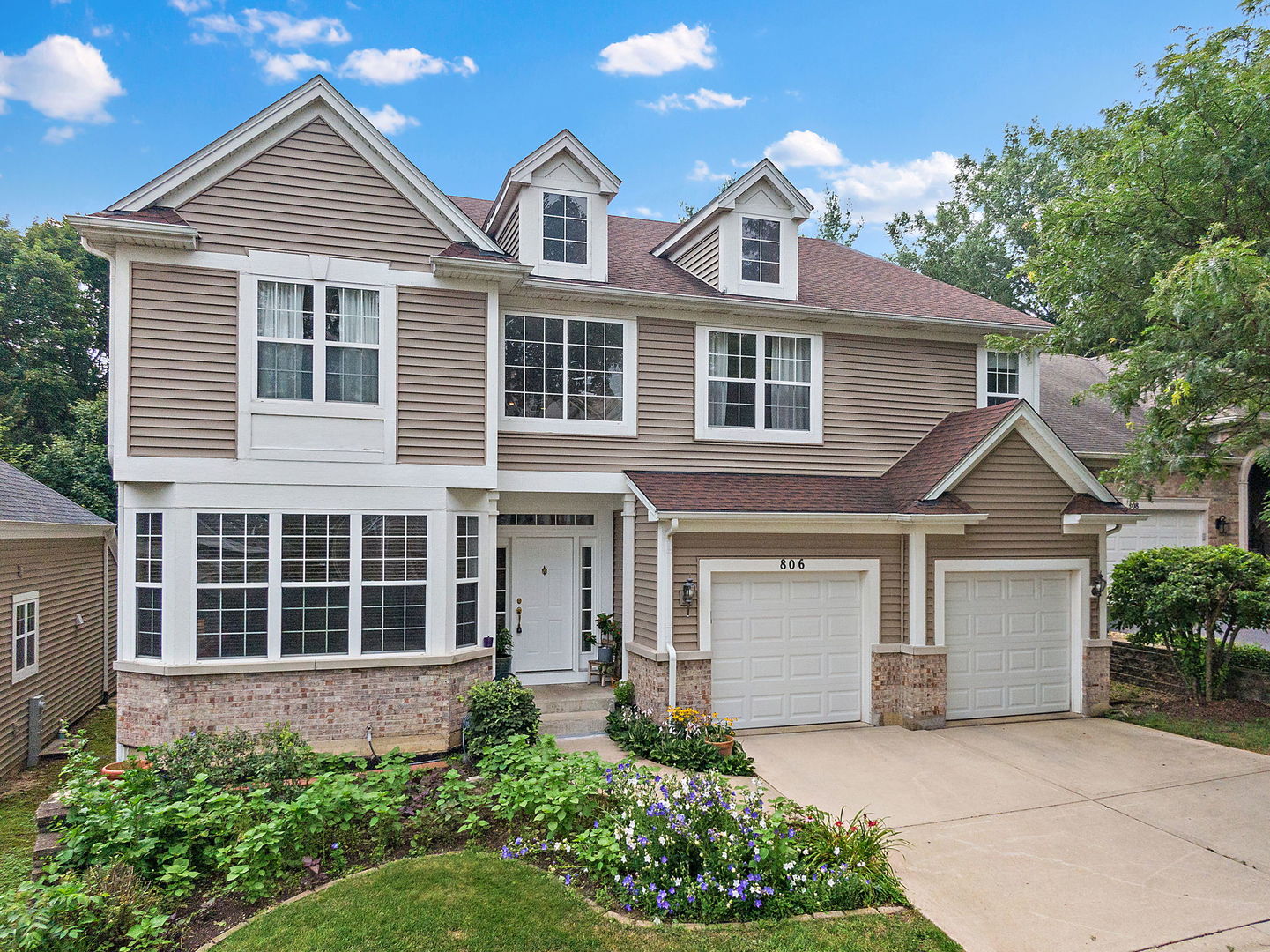 806 VIEWPOINTE Drive, St. Charles, IL 60174