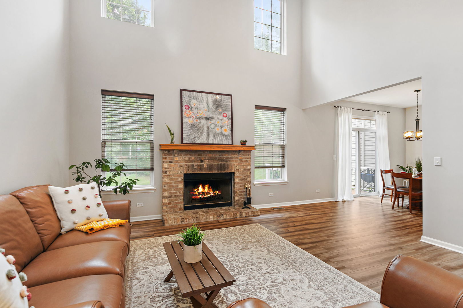 806 VIEWPOINTE Drive, St. Charles, IL 60174