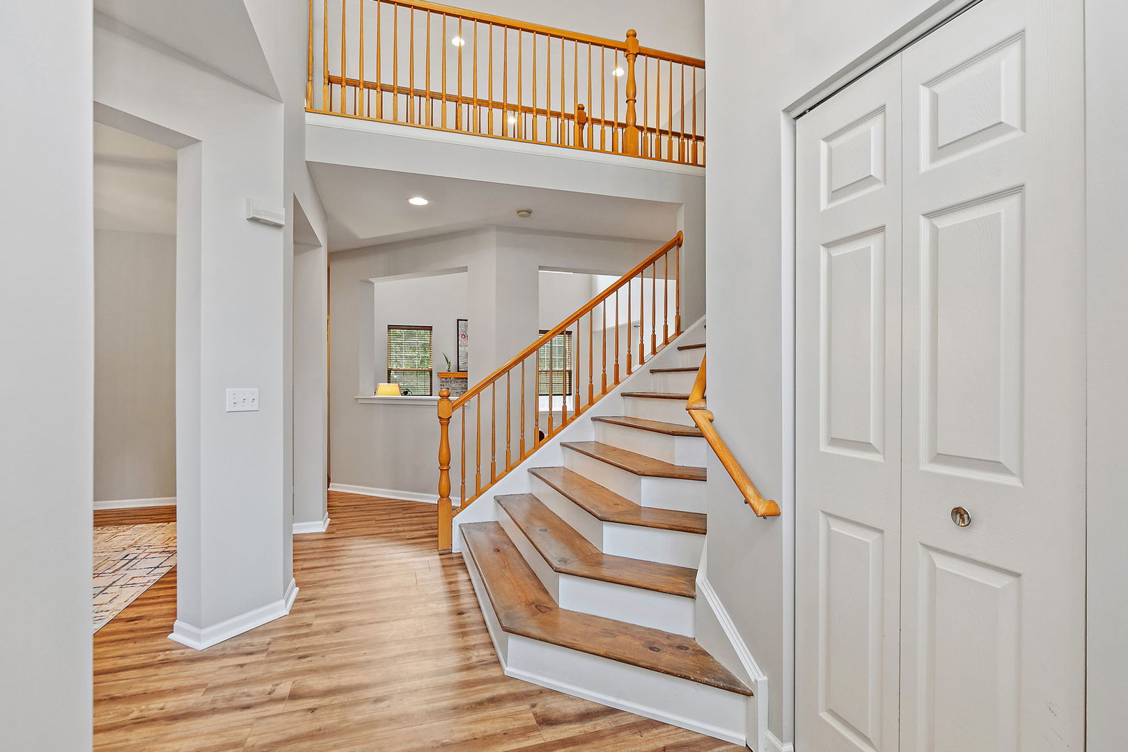 806 VIEWPOINTE Drive, St. Charles, IL 60174