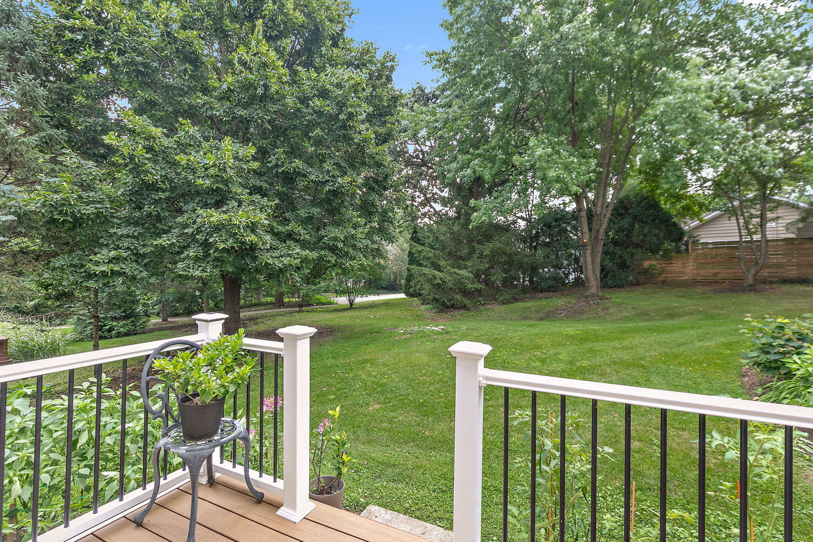 806 VIEWPOINTE Drive, St. Charles, IL 60174