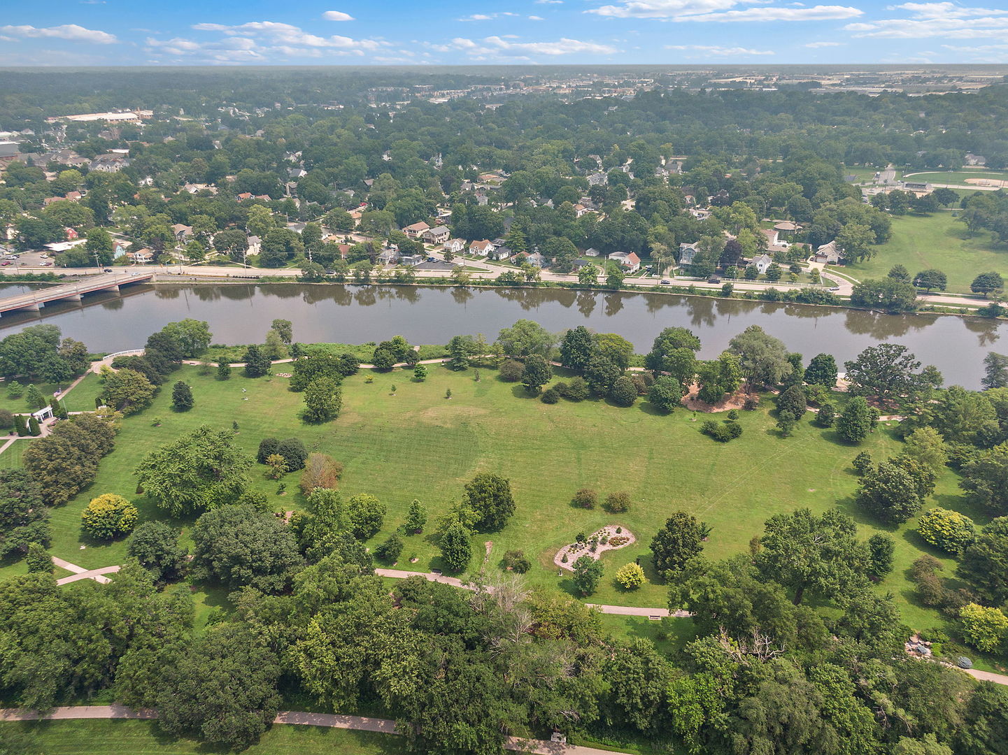 806 VIEWPOINTE Drive, St. Charles, IL 60174