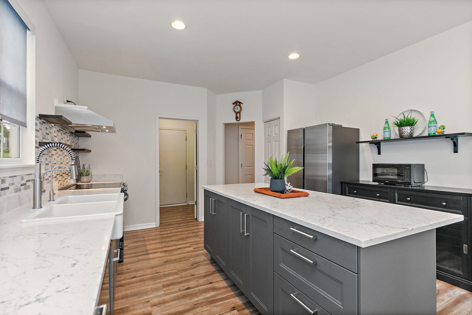 806 VIEWPOINTE Drive, St. Charles, IL 60174