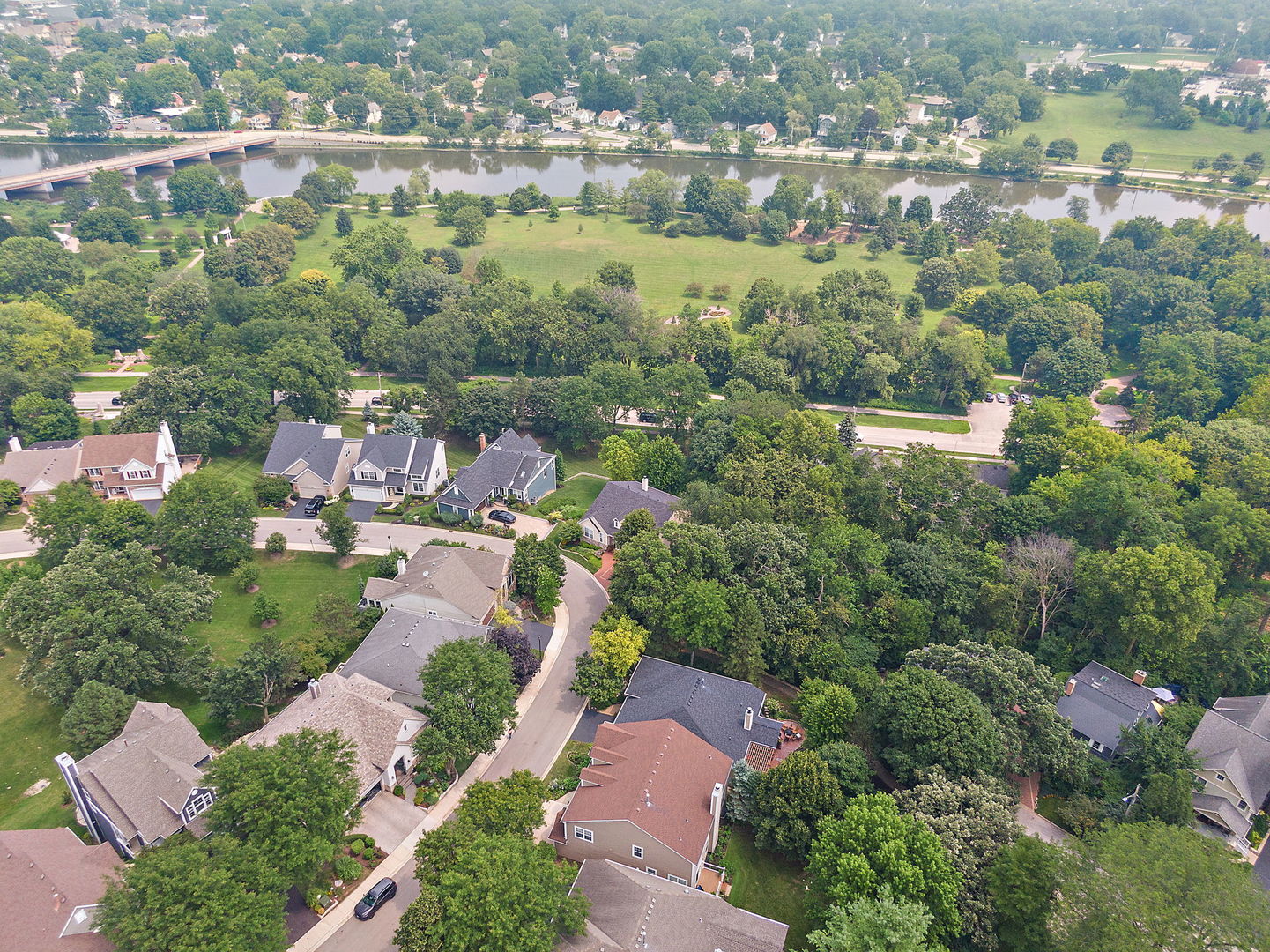 806 VIEWPOINTE Drive, St. Charles, IL 60174