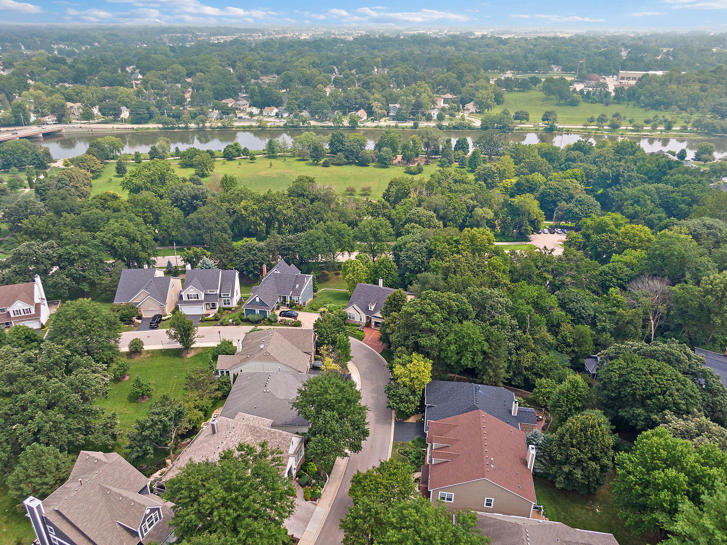 806 VIEWPOINTE Drive, St. Charles, IL 60174