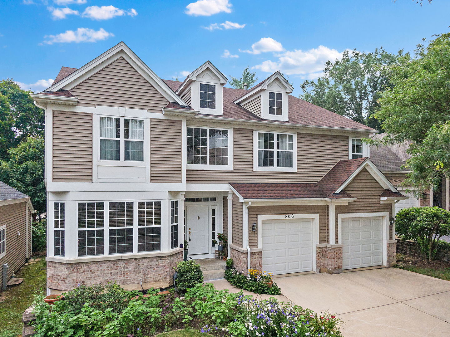 806 VIEWPOINTE Drive, St. Charles, IL 60174