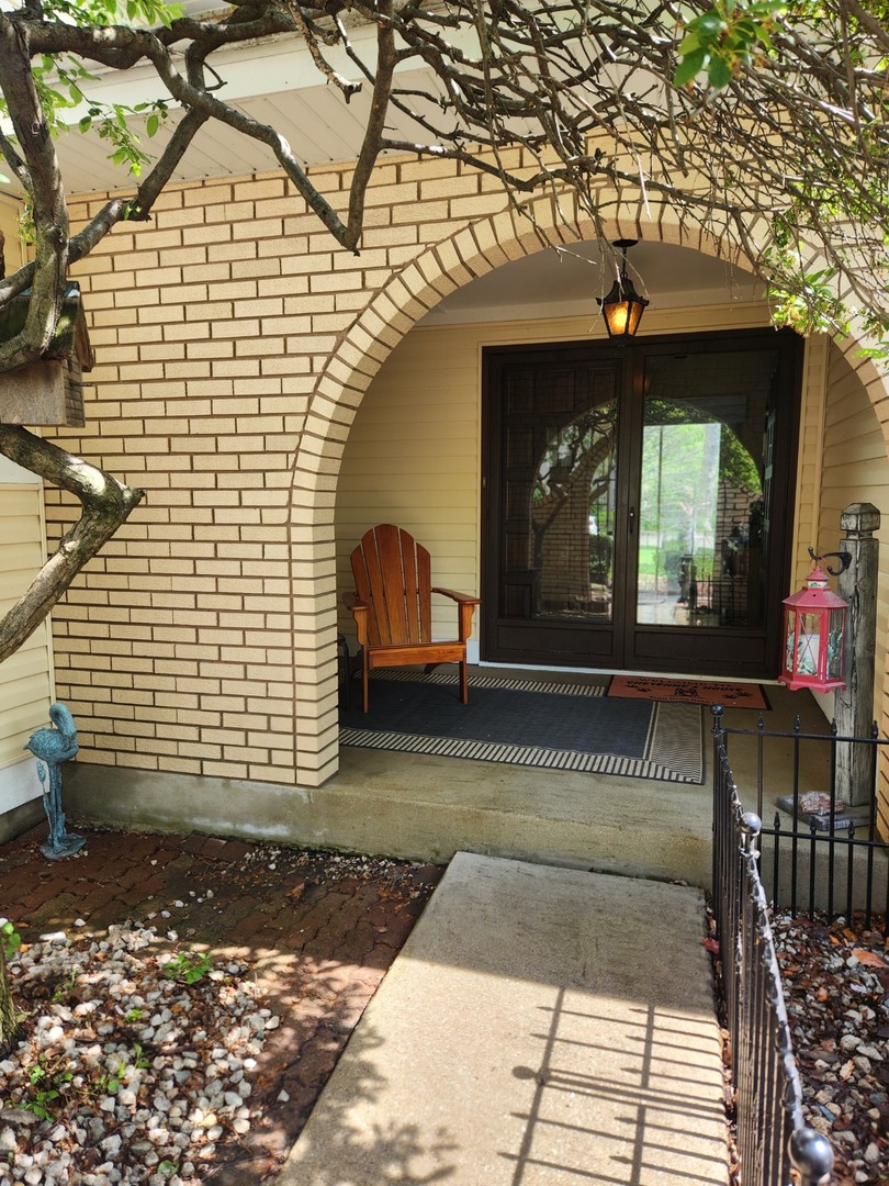 3273 Drew Street, Downers Grove, IL 60515