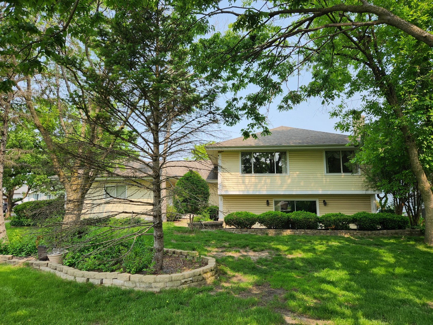 3273 Drew Street, Downers Grove, IL 60515