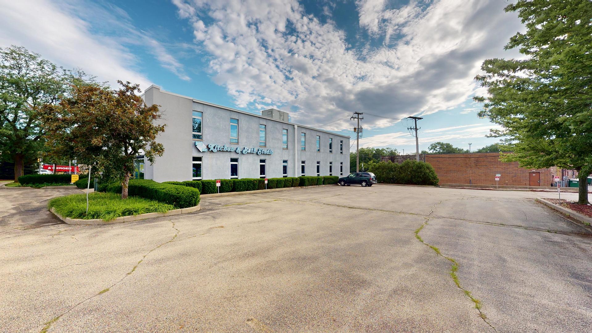 39 S Milwaukee Avenue, Wheeling, IL 60090