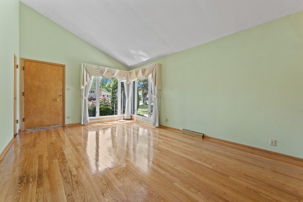 603 N Pine Street, Mount Prospect, IL 60056