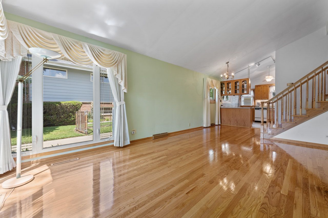 603 N Pine Street, Mount Prospect, IL 60056