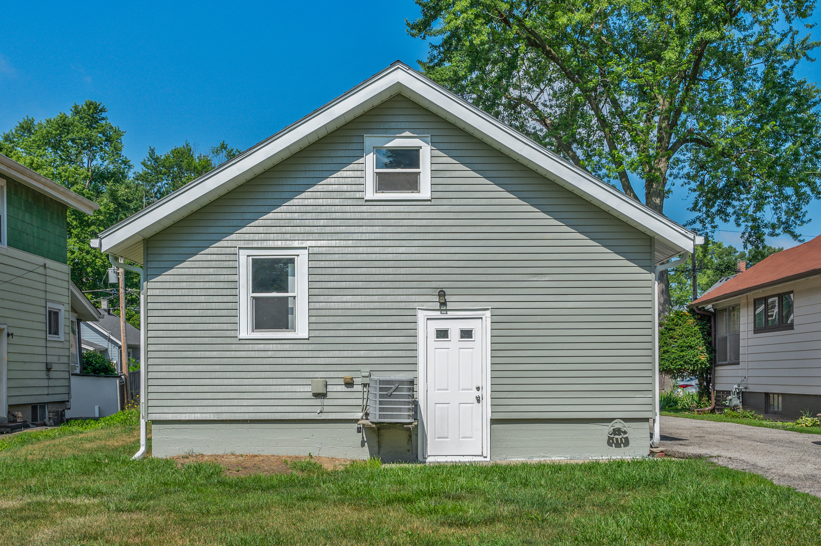 541 N May Street, Aurora, IL 60506