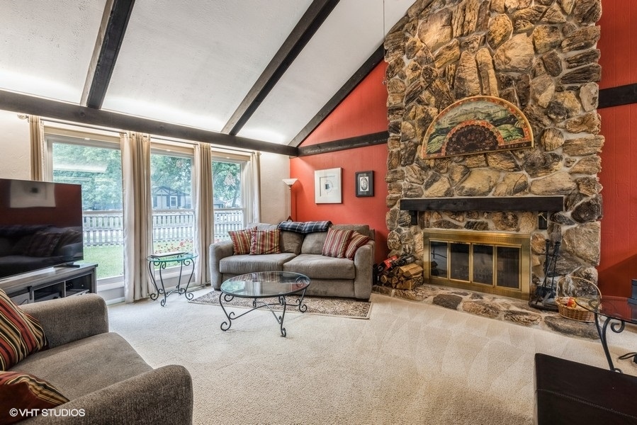 643 Darlington Lane, Crystal Lake, IL 60014