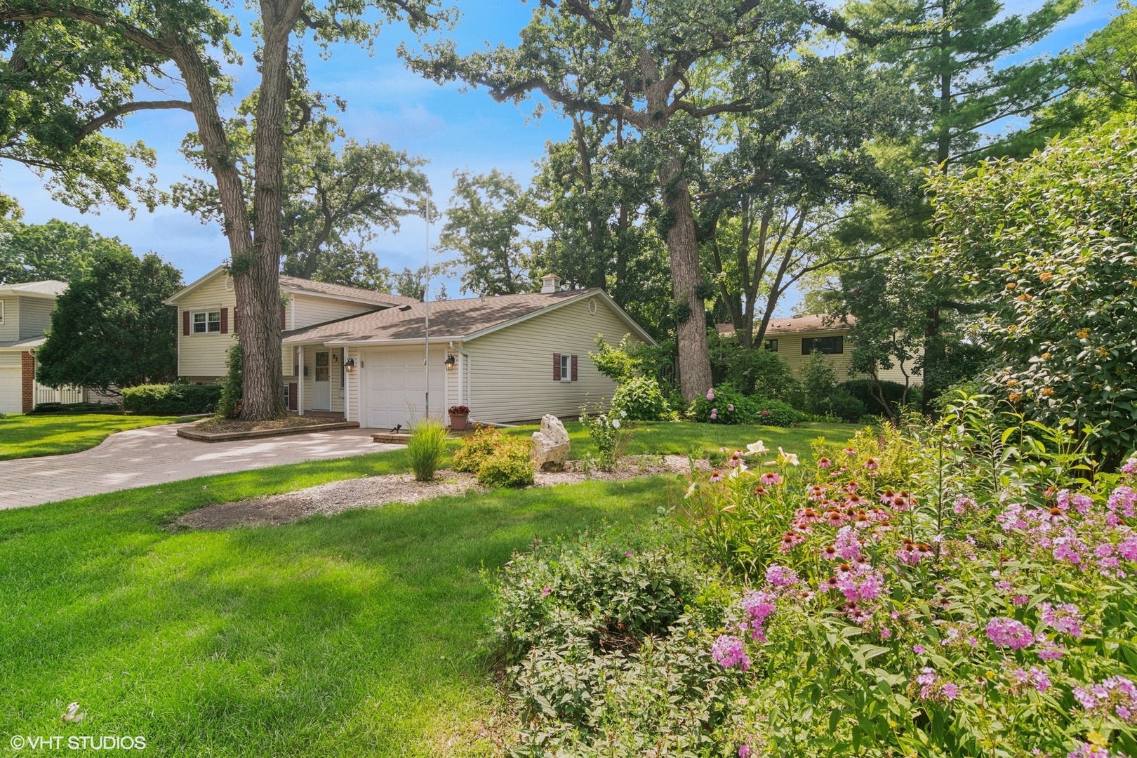 32 Hilltop Drive, Schaumburg, IL 60193