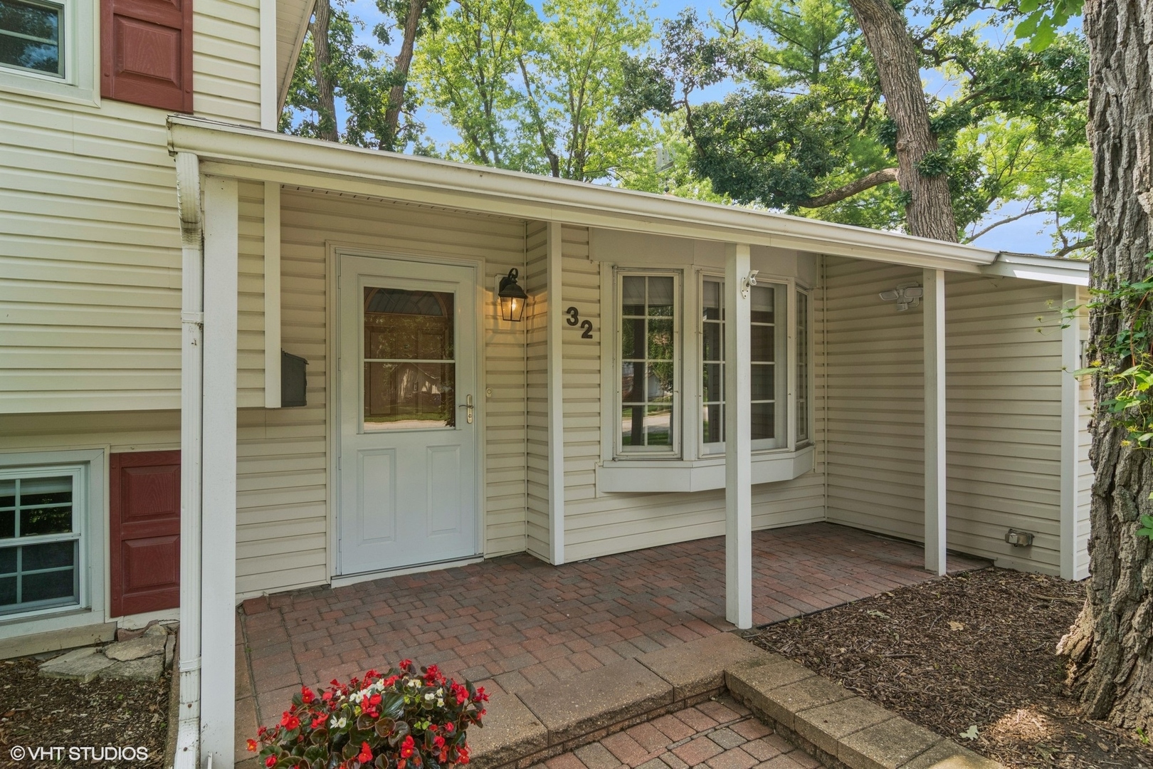 32 Hilltop Drive, Schaumburg, IL 60193