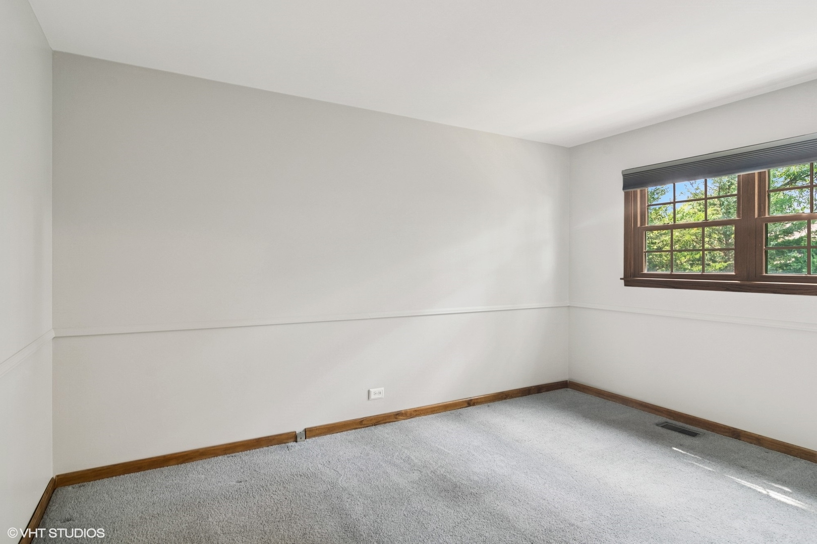 32 Hilltop Drive, Schaumburg, IL 60193