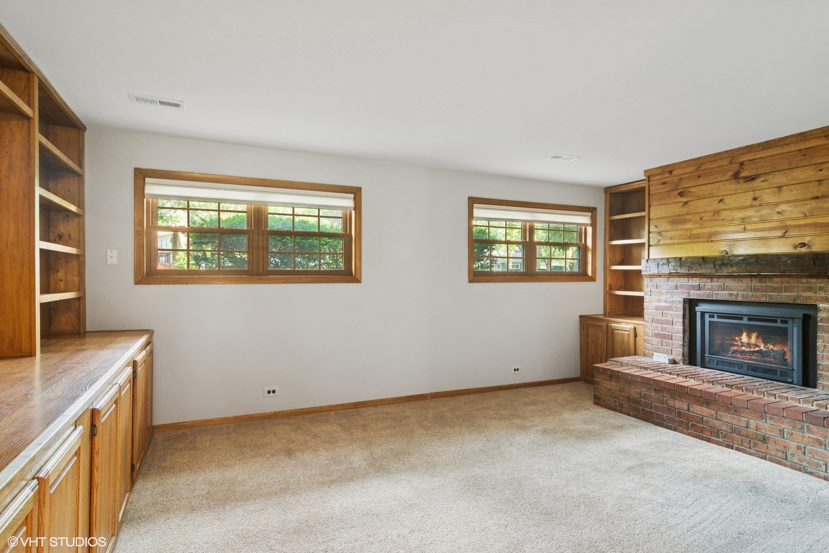 32 Hilltop Drive, Schaumburg, IL 60193