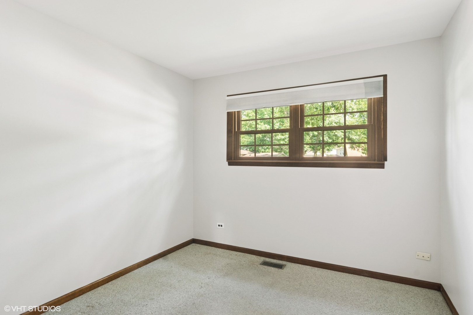 32 Hilltop Drive, Schaumburg, IL 60193