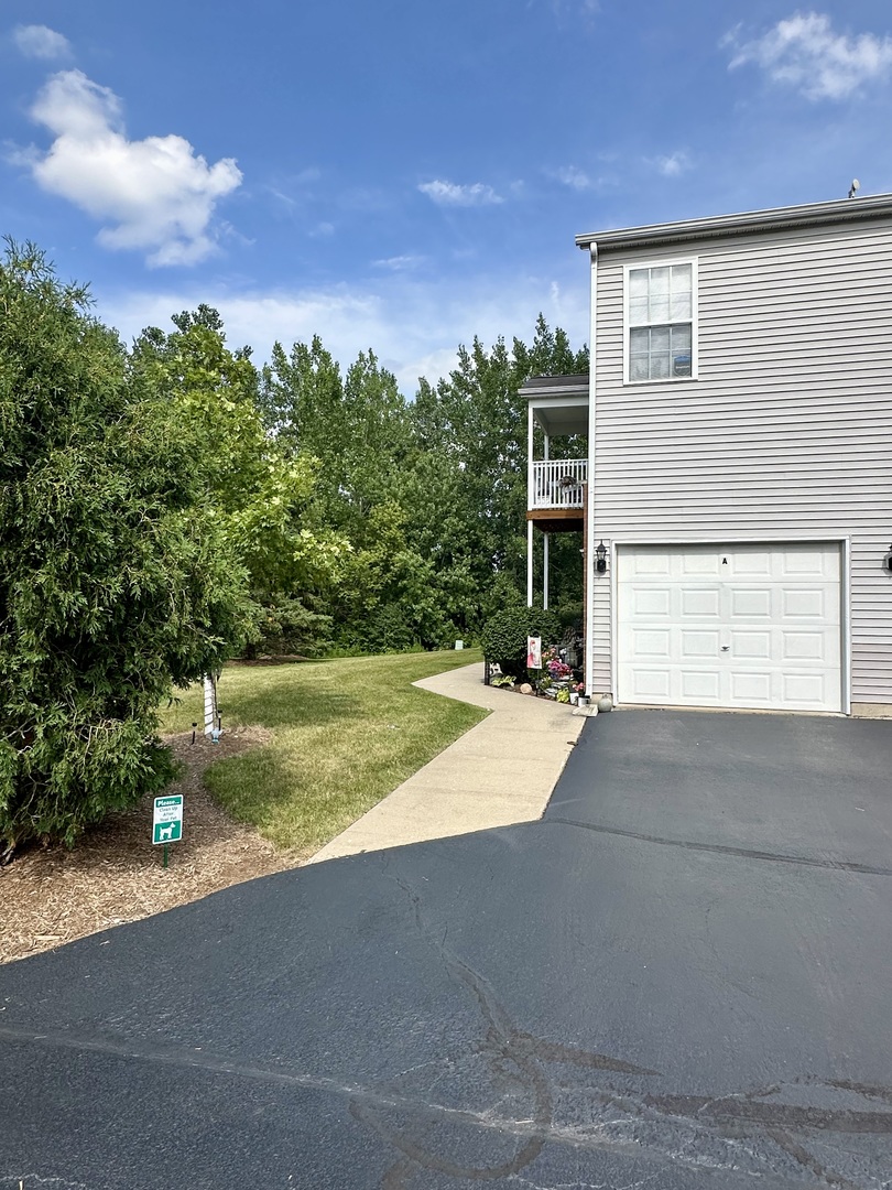 101 Stoneshire Court #A, Hampshire, IL 60140
