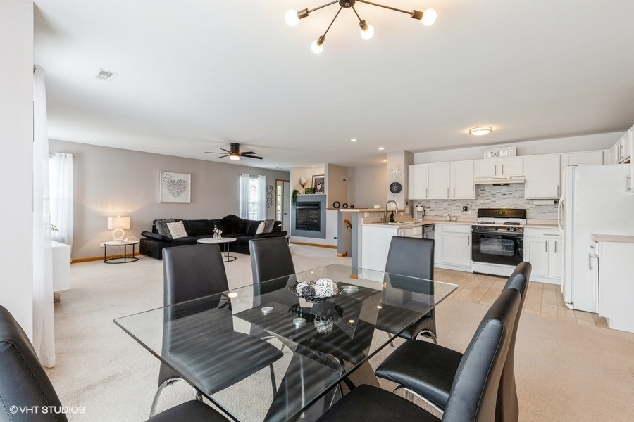 101 Stoneshire Court #A, Hampshire, IL 60140