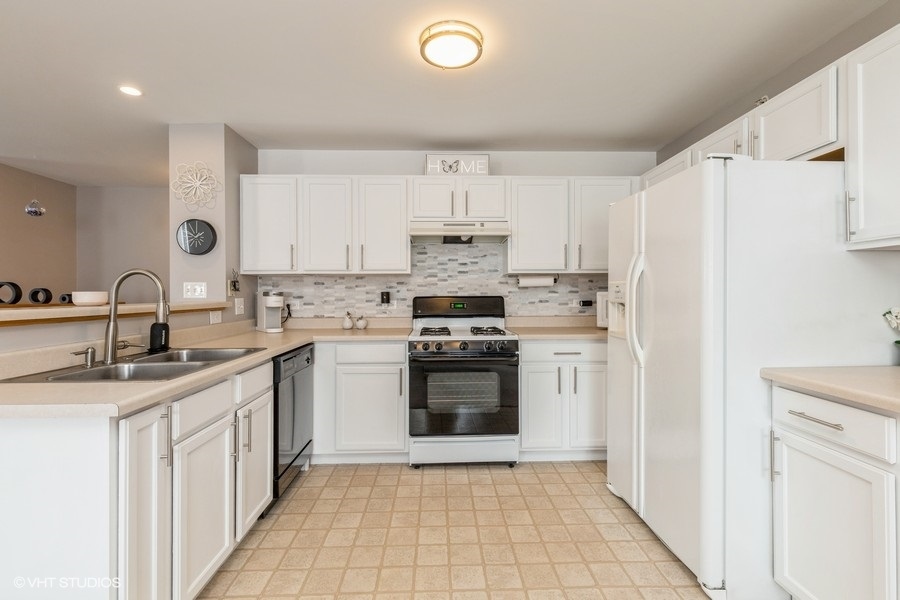 101 Stoneshire Court #A, Hampshire, IL 60140
