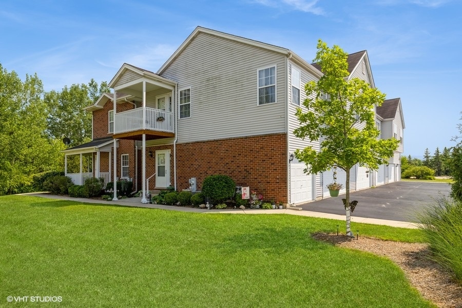 101 Stoneshire Court #A, Hampshire, IL 60140