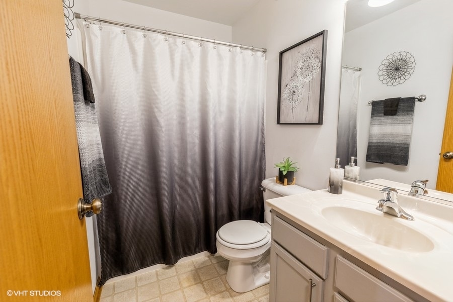 101 Stoneshire Court #A, Hampshire, IL 60140